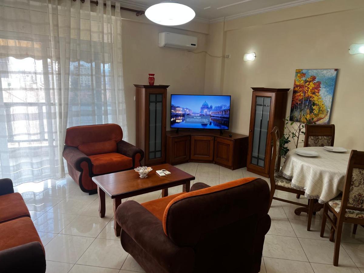 City Central Apartment 2 Tirana Bagian luar foto