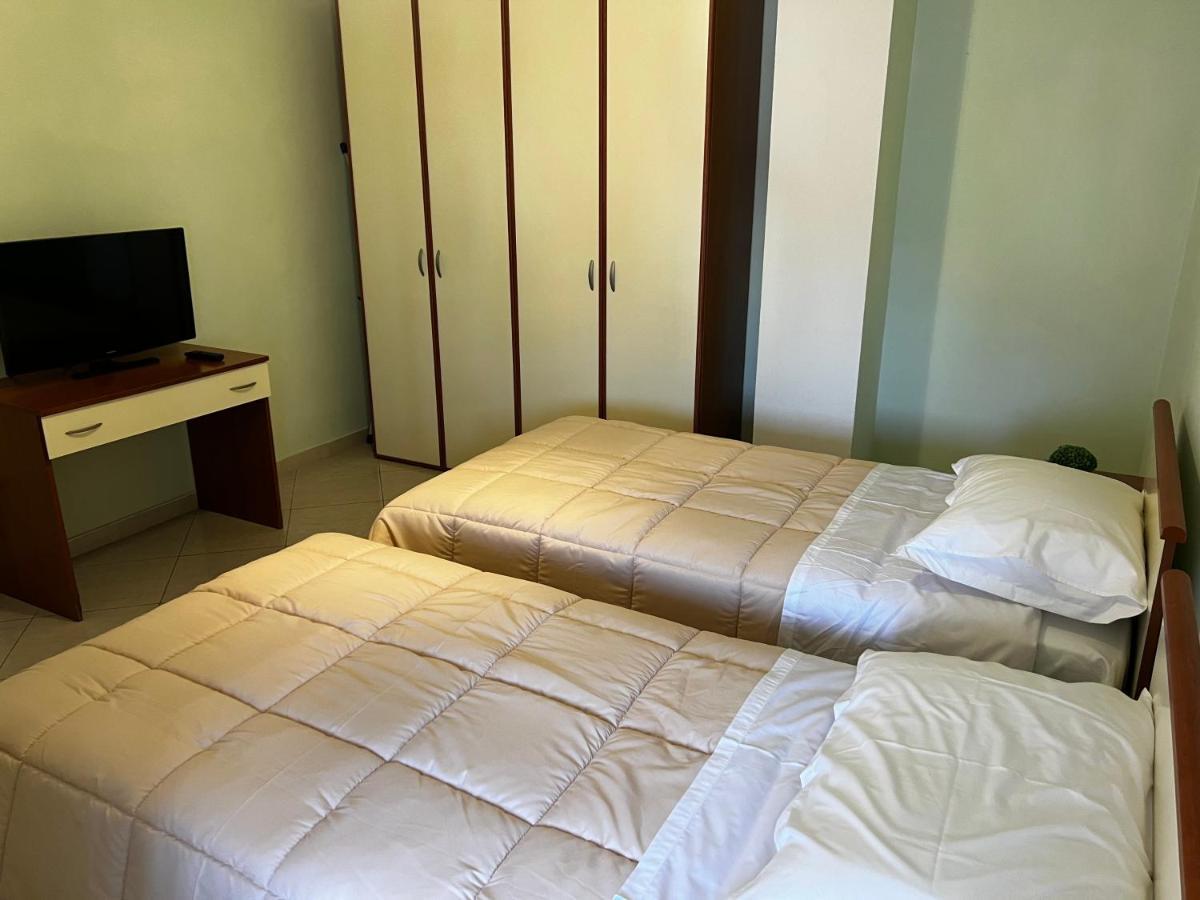City Central Apartment 2 Tirana Bagian luar foto